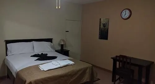 Rockhampton Suites 3*, Kingston